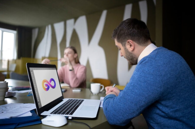 How to become a Google Ads Specialist: An image of two people working with the laptop